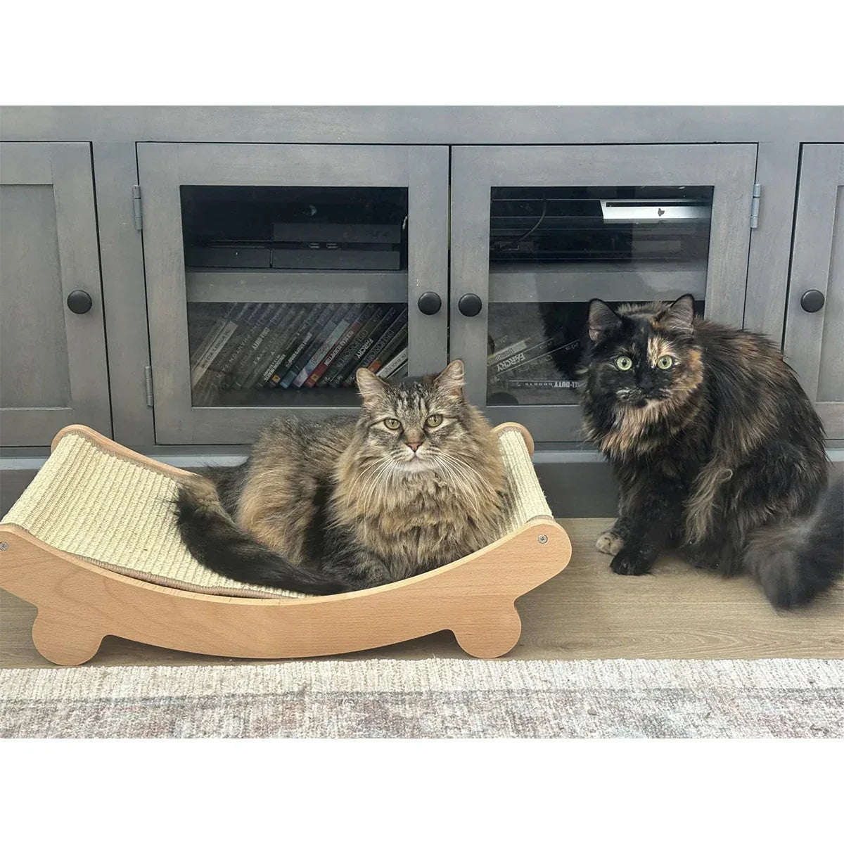 Natural Wood Cat Scratcher & Lounge - 2-in-1 Bed - Petmartopia